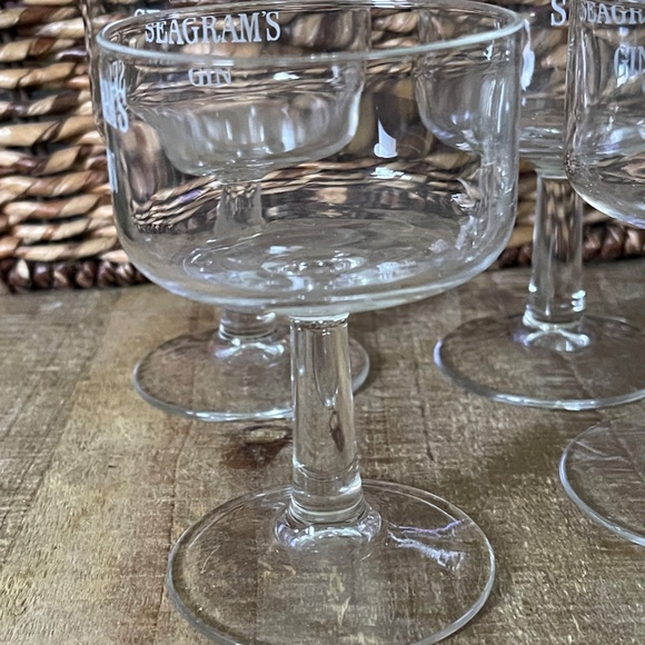 Set of 4 Clear Seagrams Gin Stemmed Glasses with White Print - Picture 3 of 11
